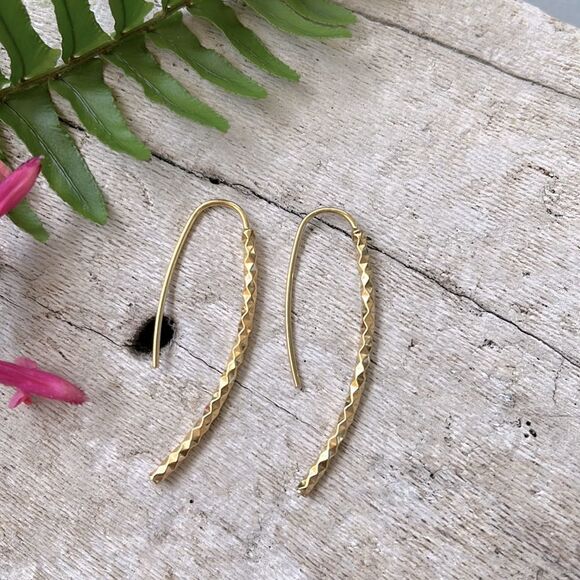 NORDSTROMS, 18K GOLD PLATED STERLING SILER CURVED THREADER EARRINGS. NWT - Picture 2 of 4